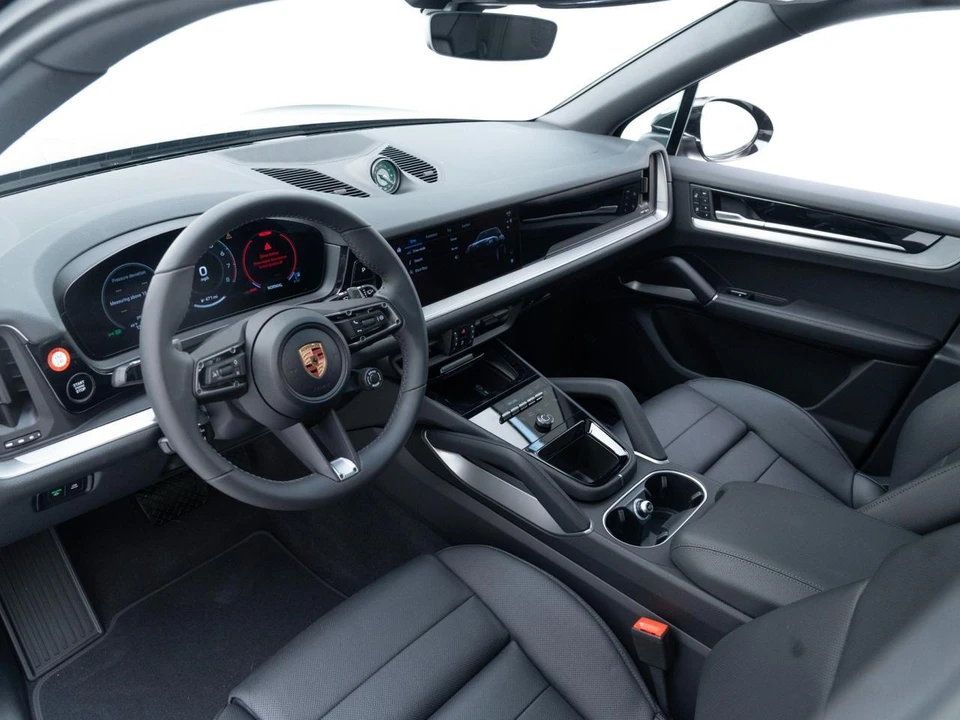 2026 Porsche 9Y0/9Y3 Cayenne - Image 4 of 31