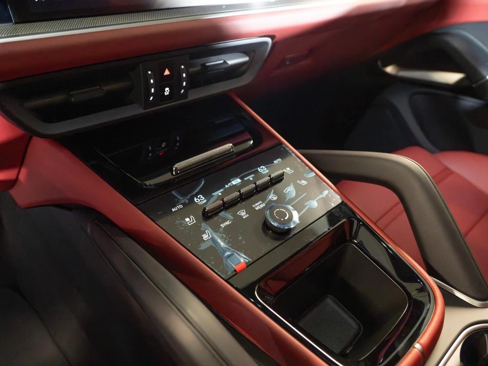 2026 Porsche 9Y0/9Y3 Cayenne - Image 26 of 29