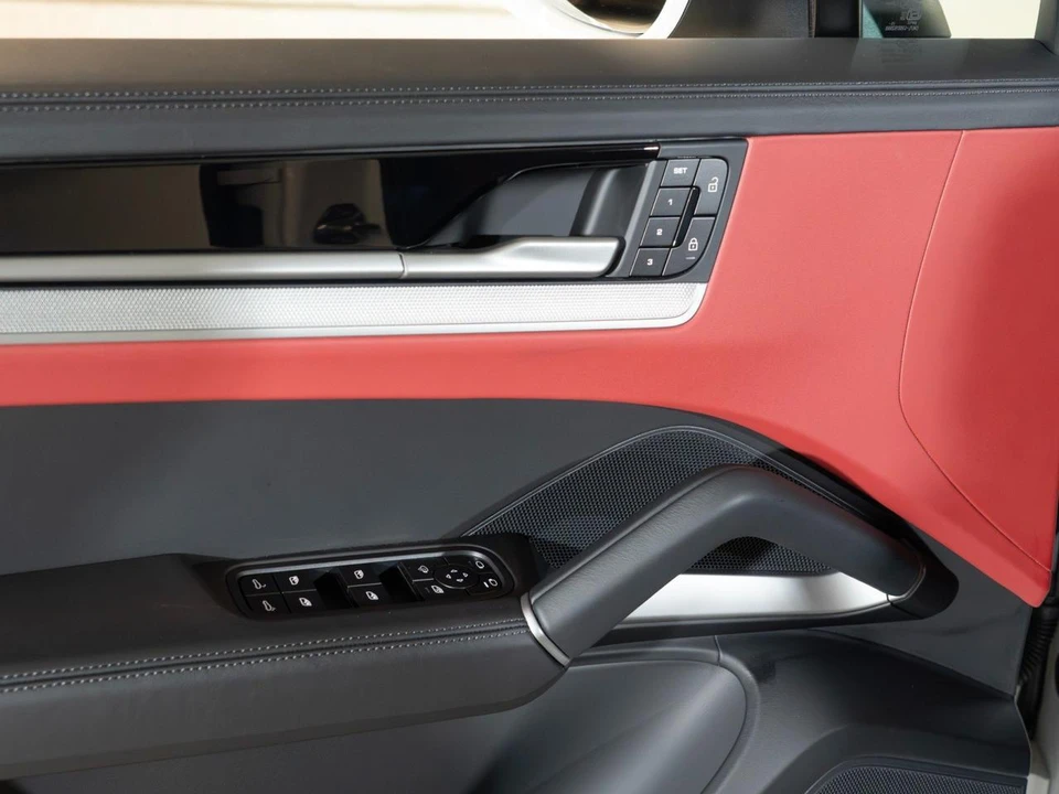 2026 Porsche 9Y0/9Y3 Cayenne - Image 18 of 29
