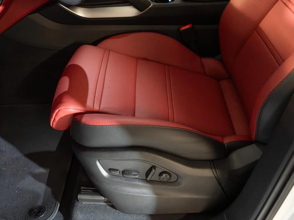 2026 Porsche 9Y0/9Y3 Cayenne - Image 15 of 29
