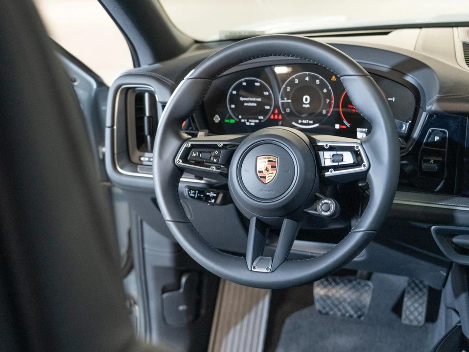 2026 Porsche 9Y0/9Y3 Cayenne - Image 27 of 30