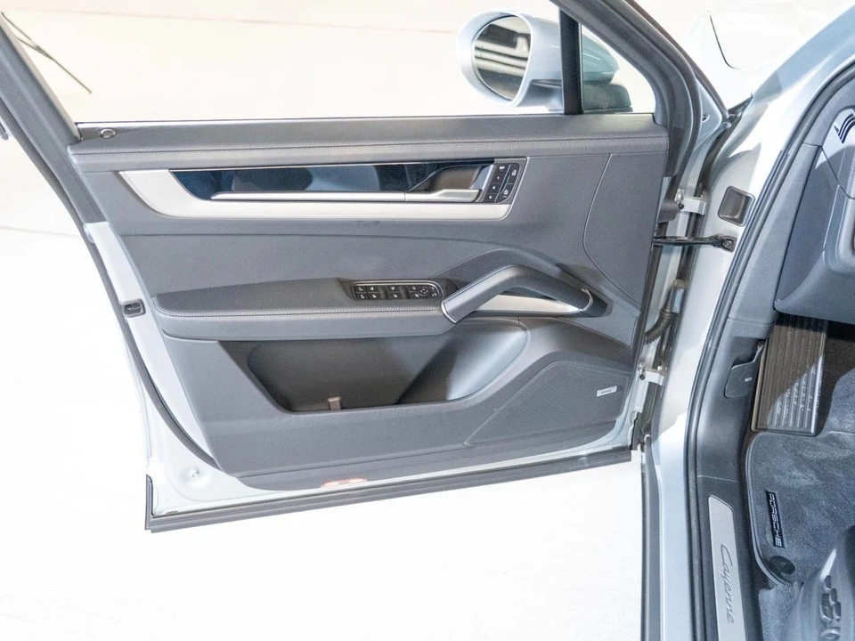 2026 Porsche 9Y0/9Y3 Cayenne - Image 16 of 30