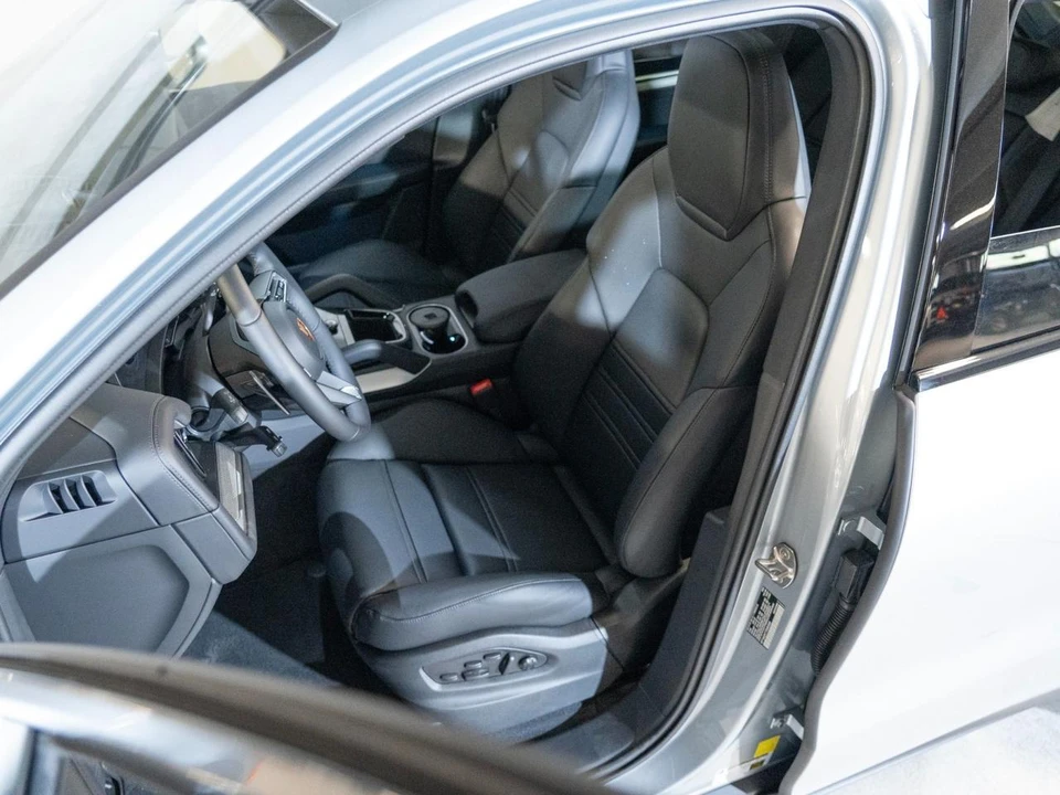 2026 Porsche 9Y0/9Y3 Cayenne - Image 5 of 30
