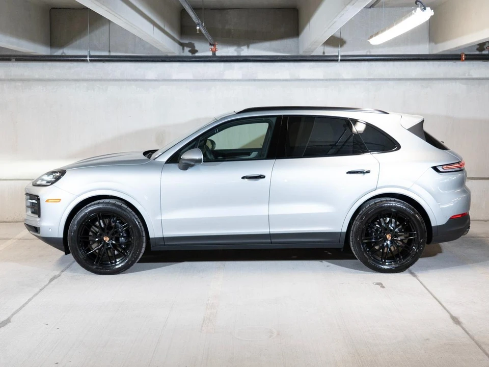 2026 Porsche 9Y0/9Y3 Cayenne - Image 2 of 30