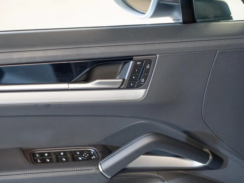 2026 Porsche 9Y0/9Y3 Cayenne - Image 17 of 30