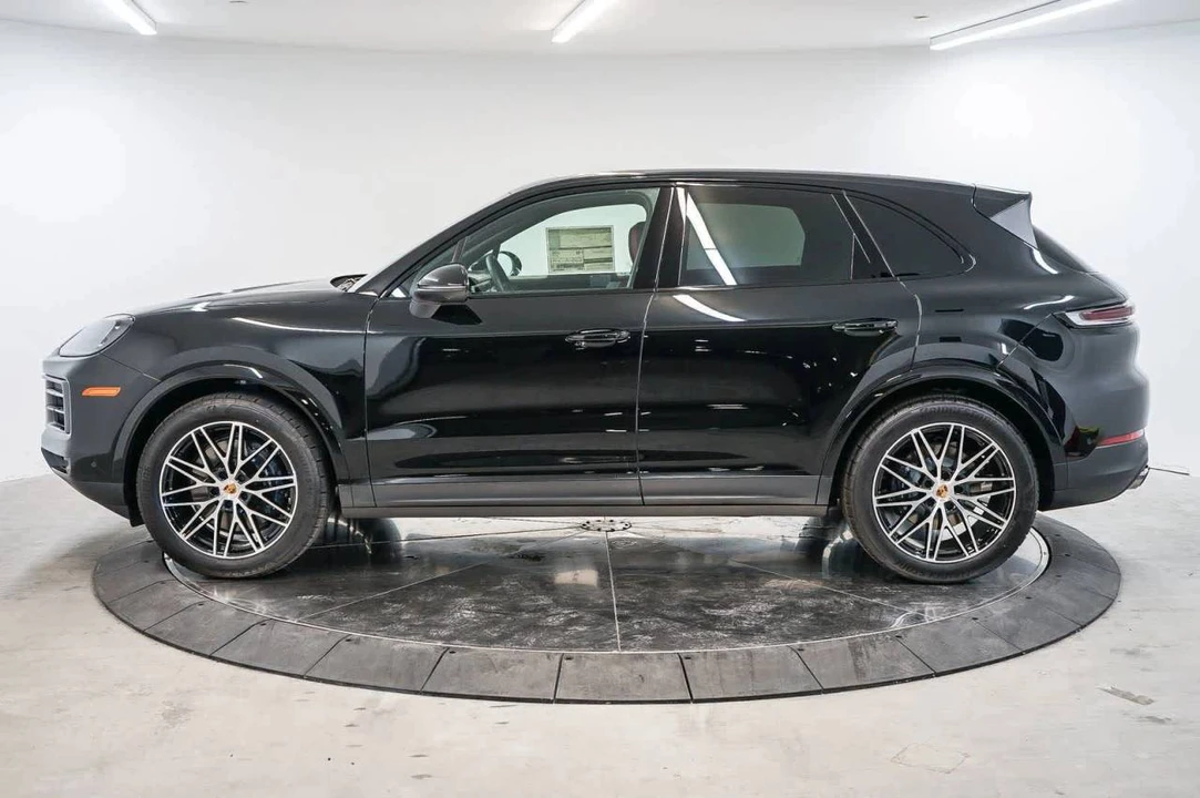 2026 Porsche 9Y0/9Y3 Cayenne - Image 2 of 4