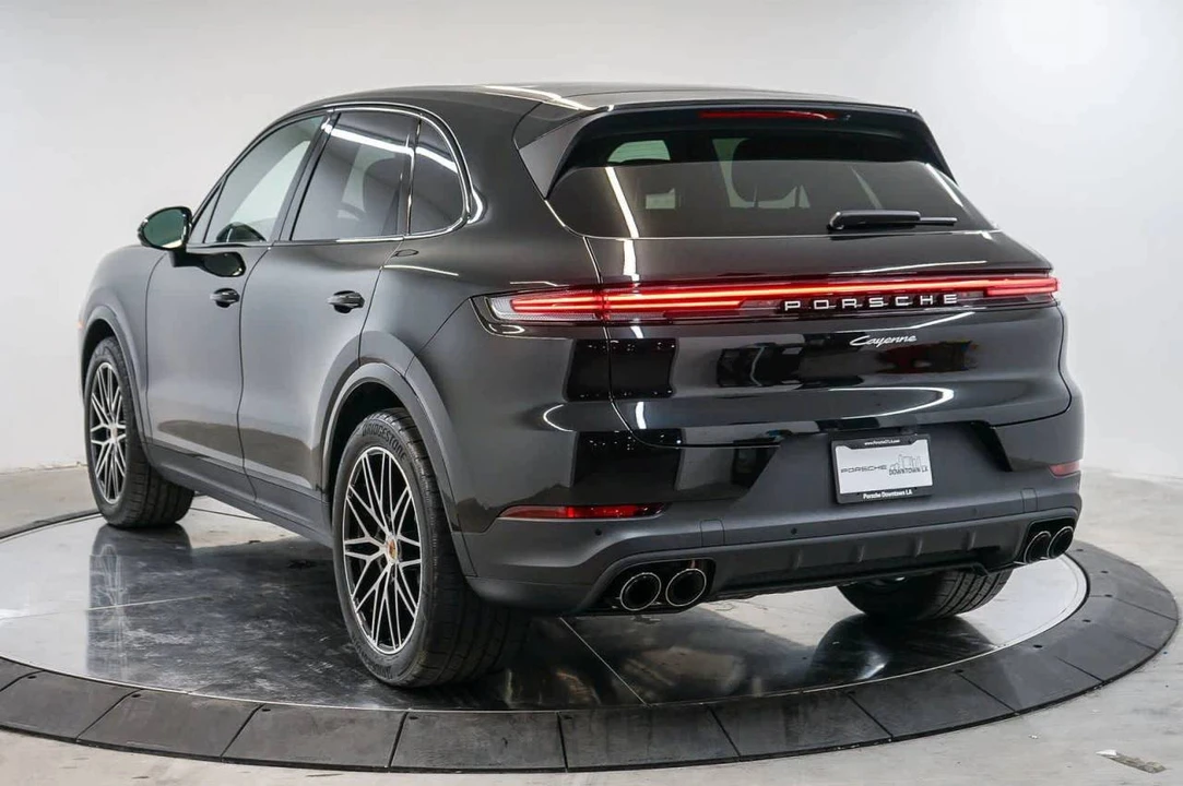 2026 Porsche 9Y0/9Y3 Cayenne - Image 3 of 4