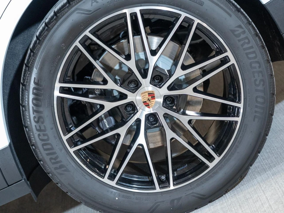 2026 Porsche 9Y0/9Y3 Cayenne - Image 11 of 27