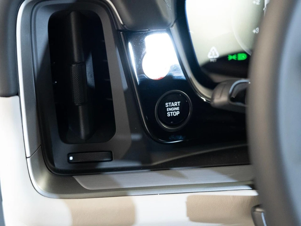 2026 Porsche 9Y0/9Y3 Cayenne - Image 23 of 27