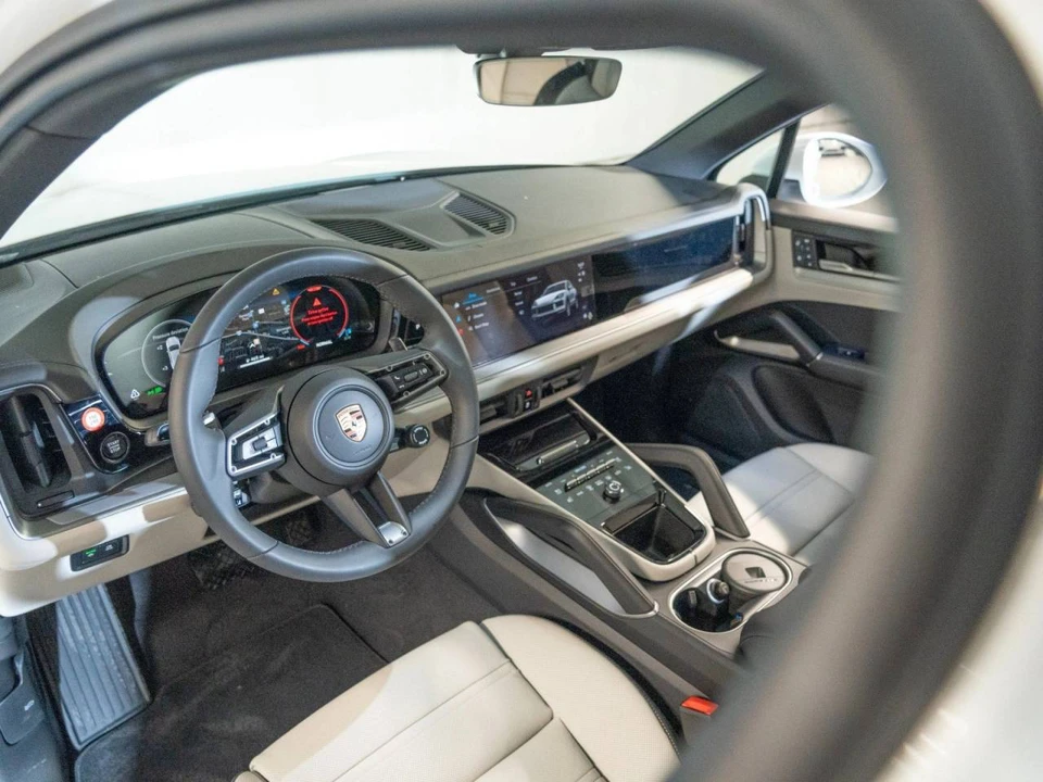 2026 Porsche 9Y0/9Y3 Cayenne - Image 4 of 4