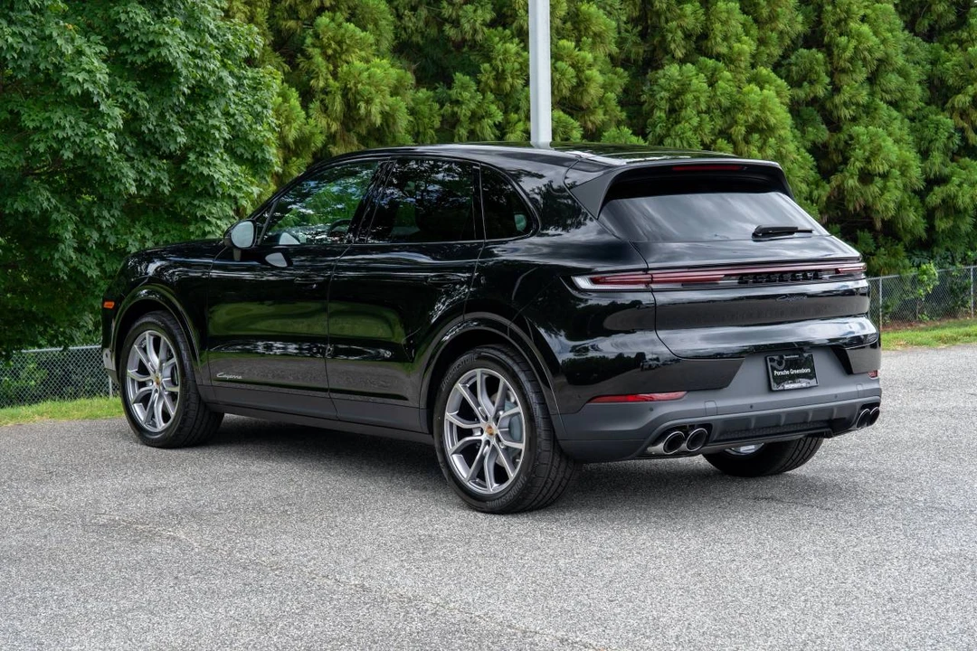 2026 Porsche 9Y0/9Y3 Cayenne - Image 3 of 5