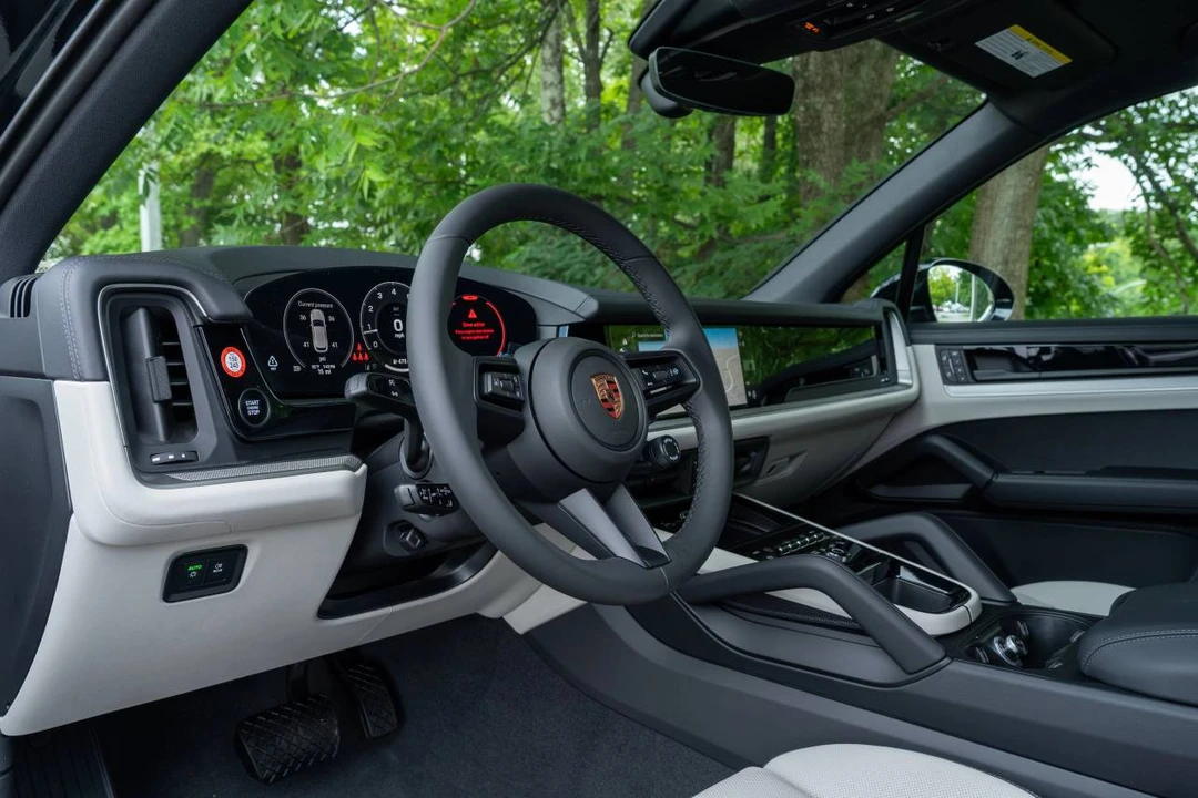 2026 Porsche 9Y0/9Y3 Cayenne - Image 4 of 5
