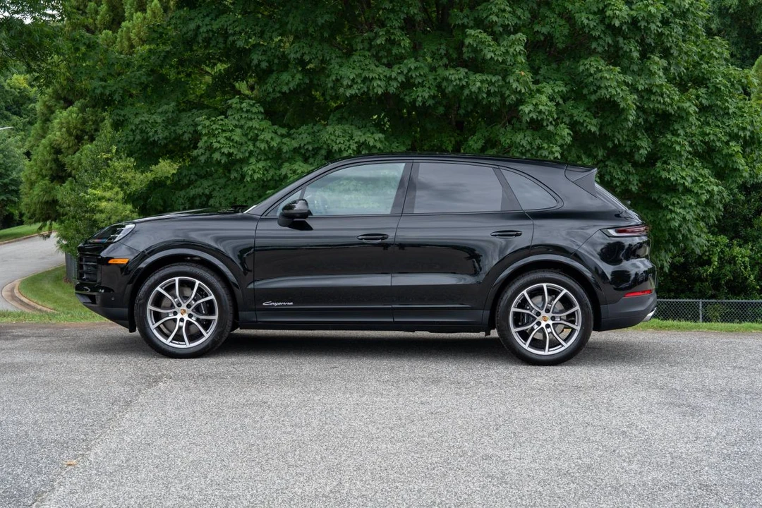 2026 Porsche 9Y0/9Y3 Cayenne - Image 2 of 5
