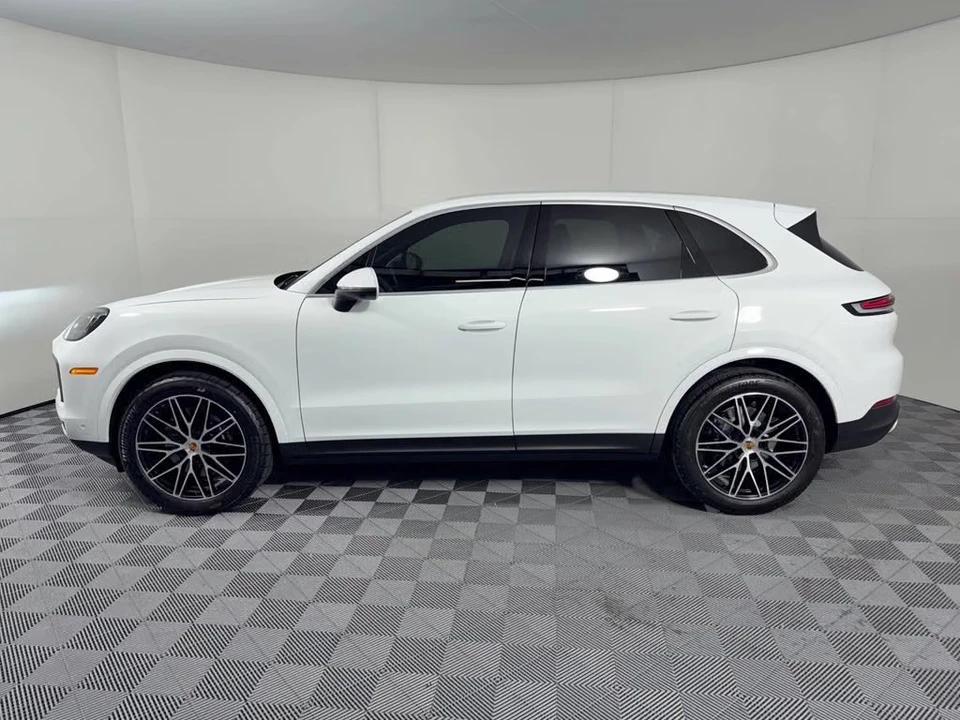 2026 Porsche 9Y0/9Y3 Cayenne - Image 12 of 31