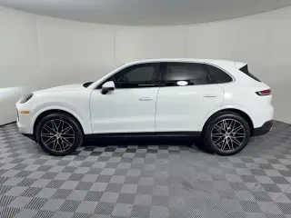 2026 Porsche 9Y0/9Y3 Cayenne - Image 13 of 31