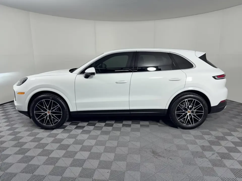 2026 Porsche 9Y0/9Y3 Cayenne - Image 15 of 31