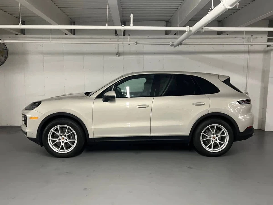 2026 Porsche 9Y0/9Y3 Cayenne - Image 2 of 4
