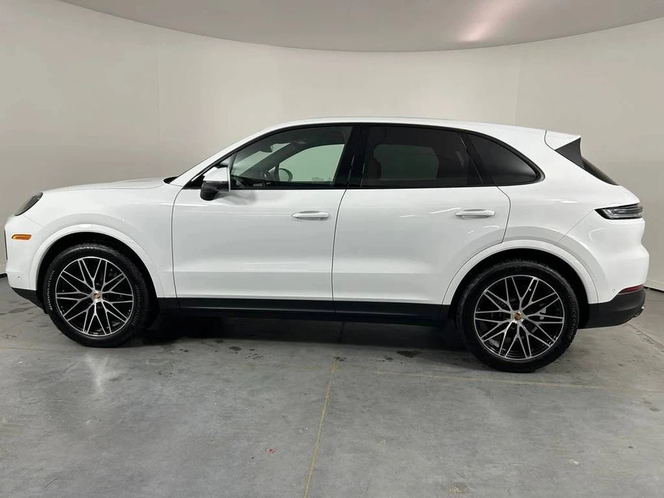 2026 Porsche 9Y0/9Y3 Cayenne - Image 2 of 4