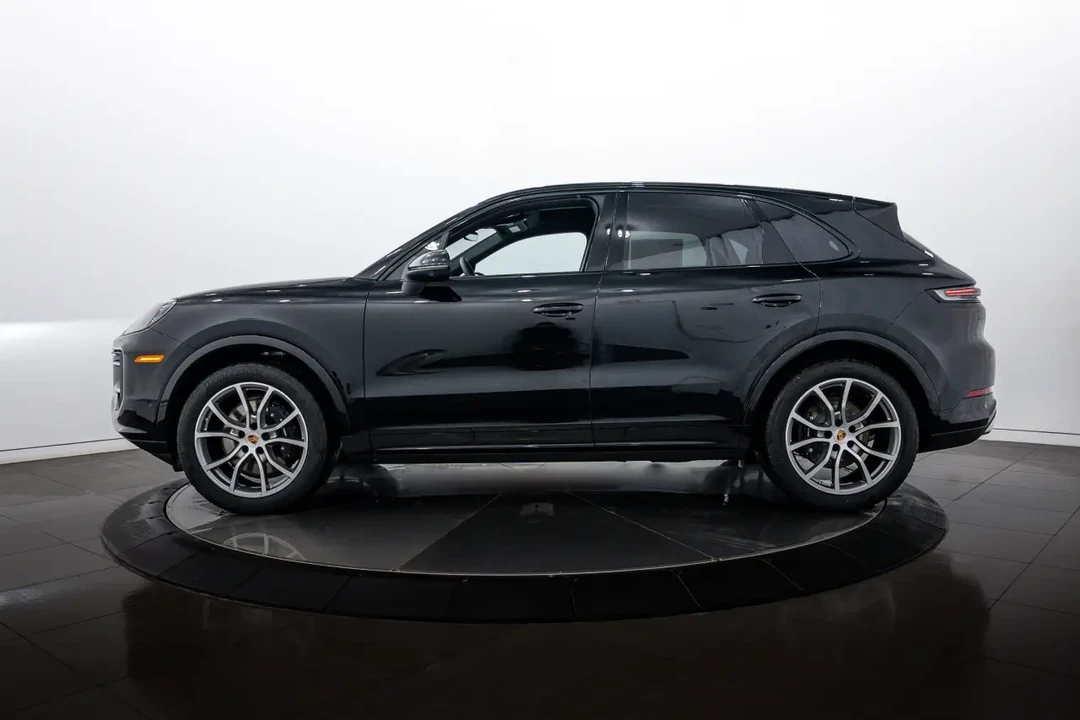 2026 Porsche 9Y0/9Y3 Cayenne - Image 16 of 31