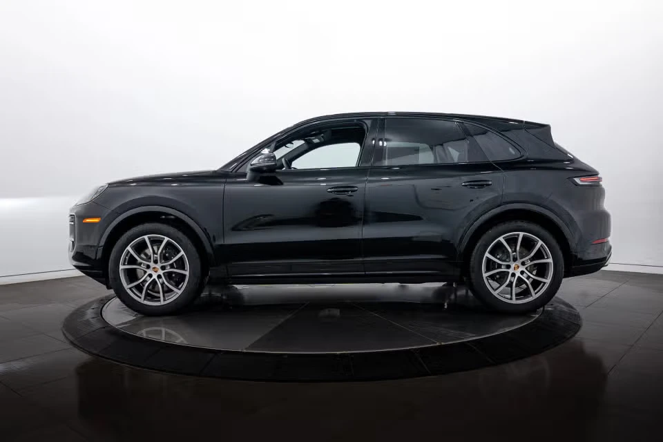 2026 Porsche 9Y0/9Y3 Cayenne - Image 11 of 31