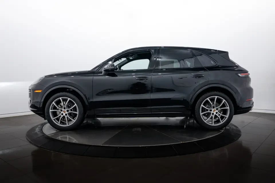 2026 Porsche 9Y0/9Y3 Cayenne - Image 15 of 31