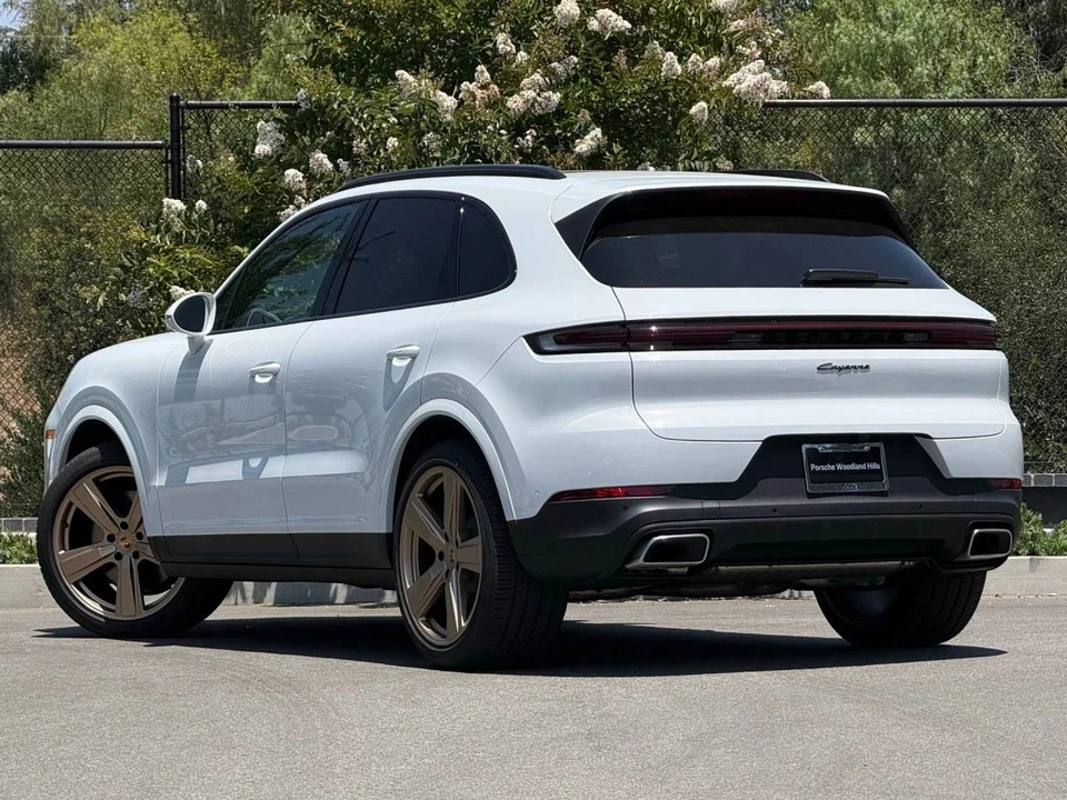 2026 Porsche 9Y0/9Y3 Cayenne - Image 3 of 5