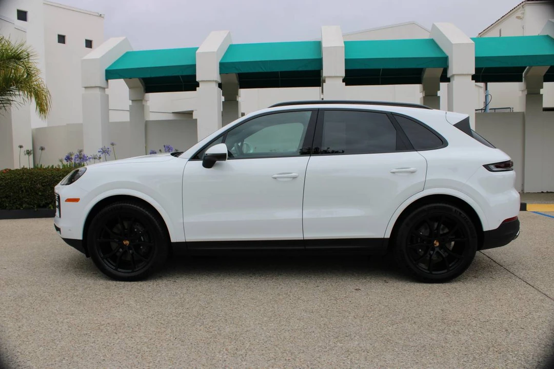 2026 Porsche 9Y0/9Y3 Cayenne - Image 2 of 5