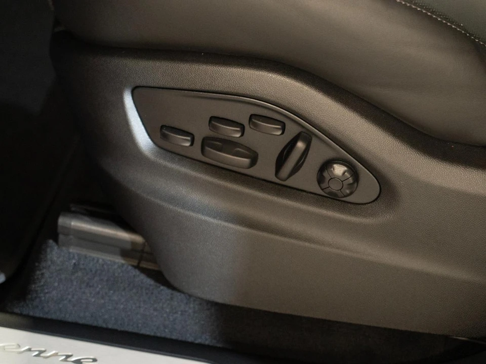2026 Porsche 9Y0/9Y3 Cayenne - Image 13 of 30