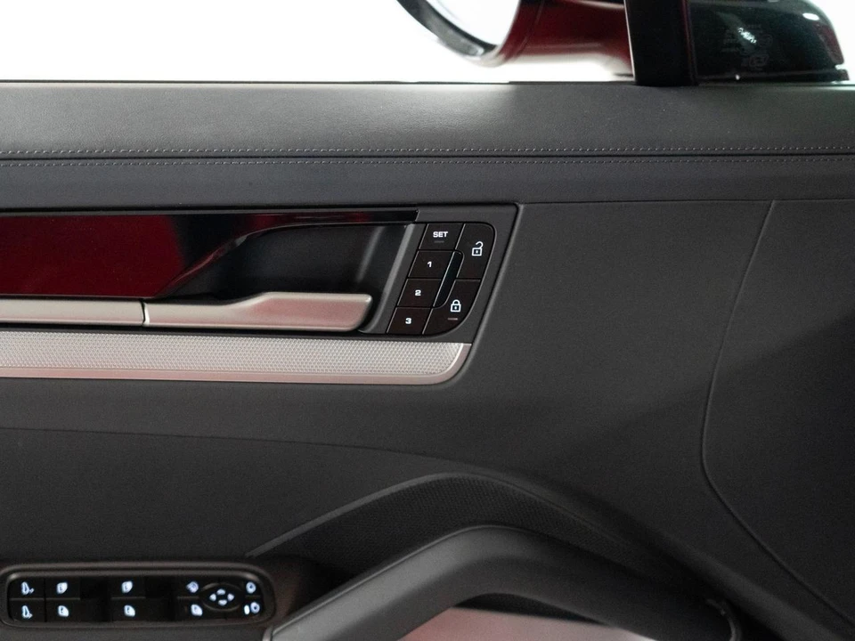 2026 Porsche 9Y0/9Y3 Cayenne - Image 17 of 30