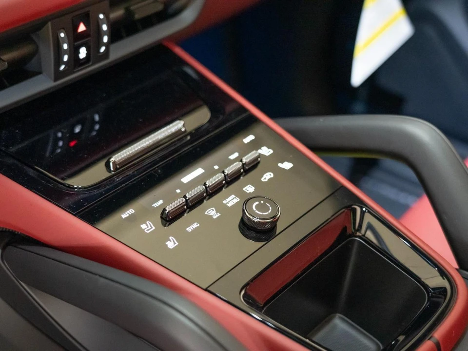 2026 Porsche 9Y0/9Y3 Cayenne - Image 21 of 28