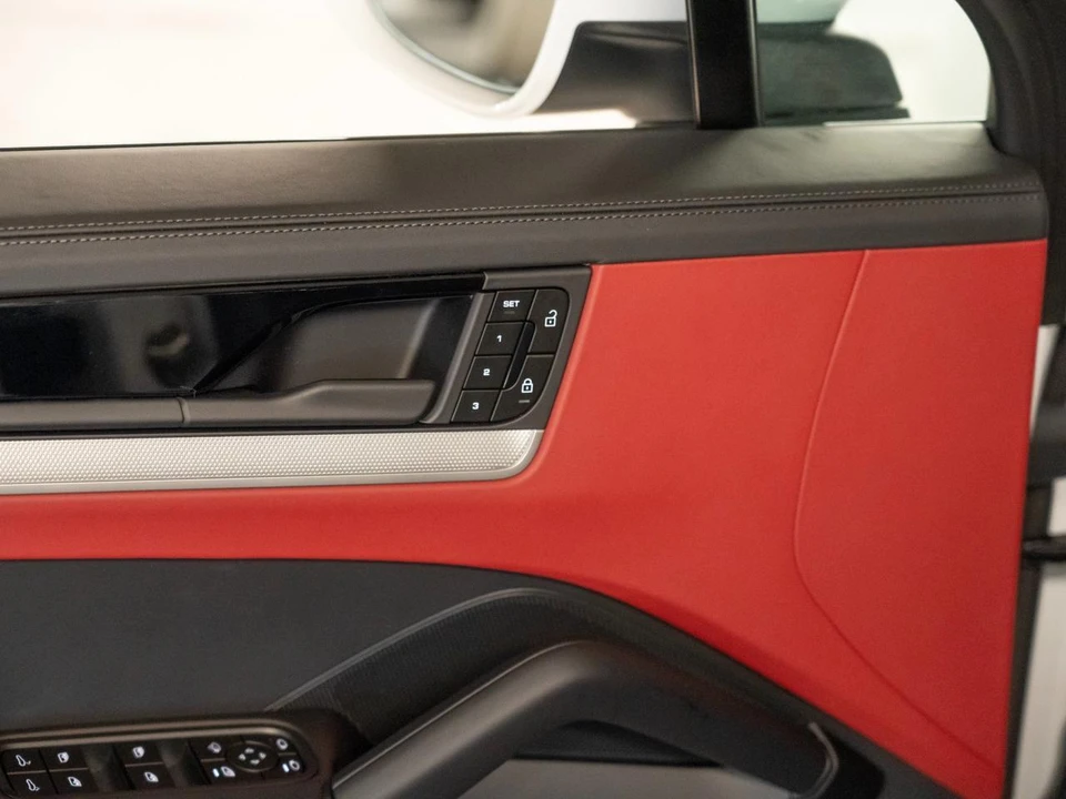 2026 Porsche 9Y0/9Y3 Cayenne - Image 17 of 28