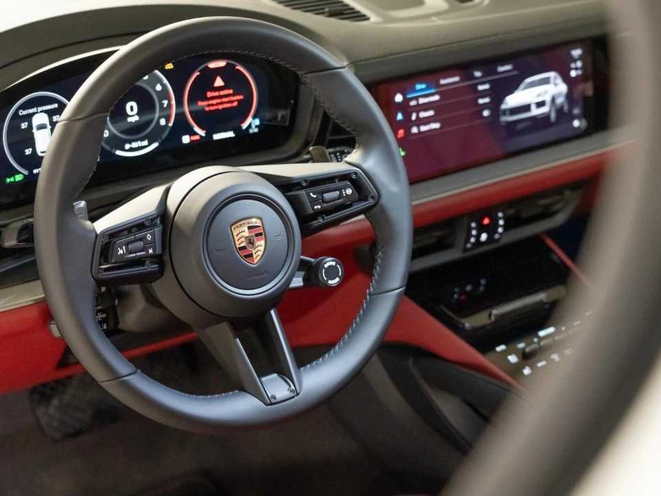 2026 Porsche 9Y0/9Y3 Cayenne - Image 15 of 28