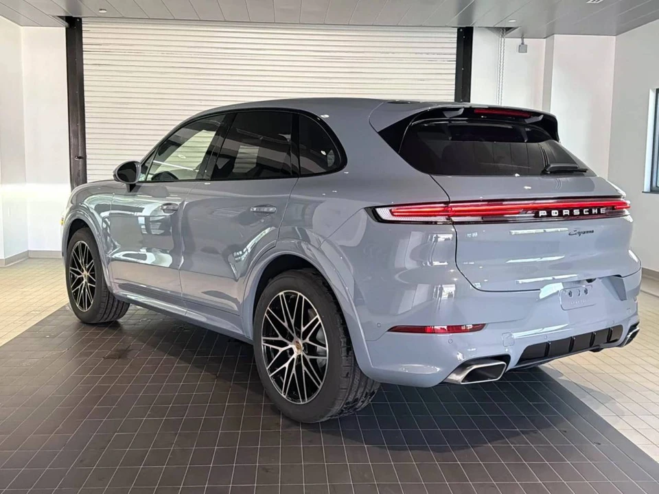 2026 Porsche 9Y0/9Y3 Cayenne - Image 3 of 5