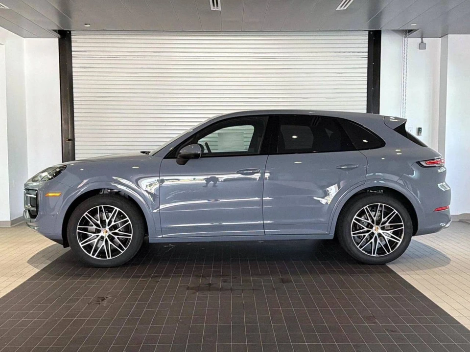 2026 Porsche 9Y0/9Y3 Cayenne - Image 2 of 5