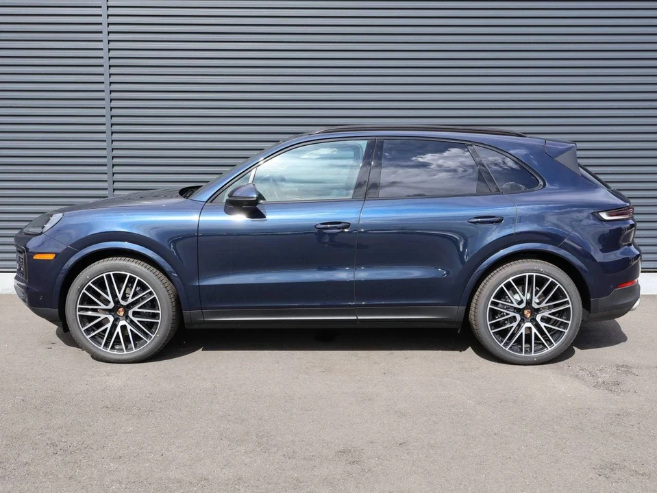 2026 Porsche 9Y0/9Y3 Cayenne - Image 2 of 4