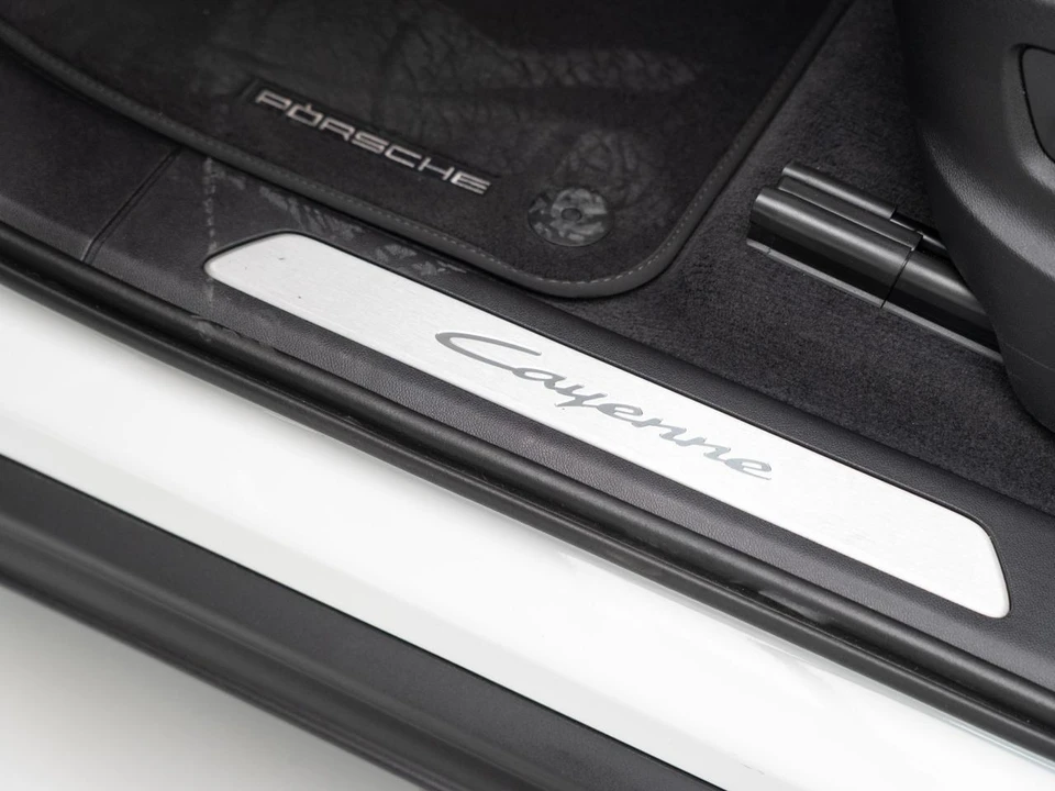 2026 Porsche 9Y0/9Y3 Cayenne - Image 15 of 31