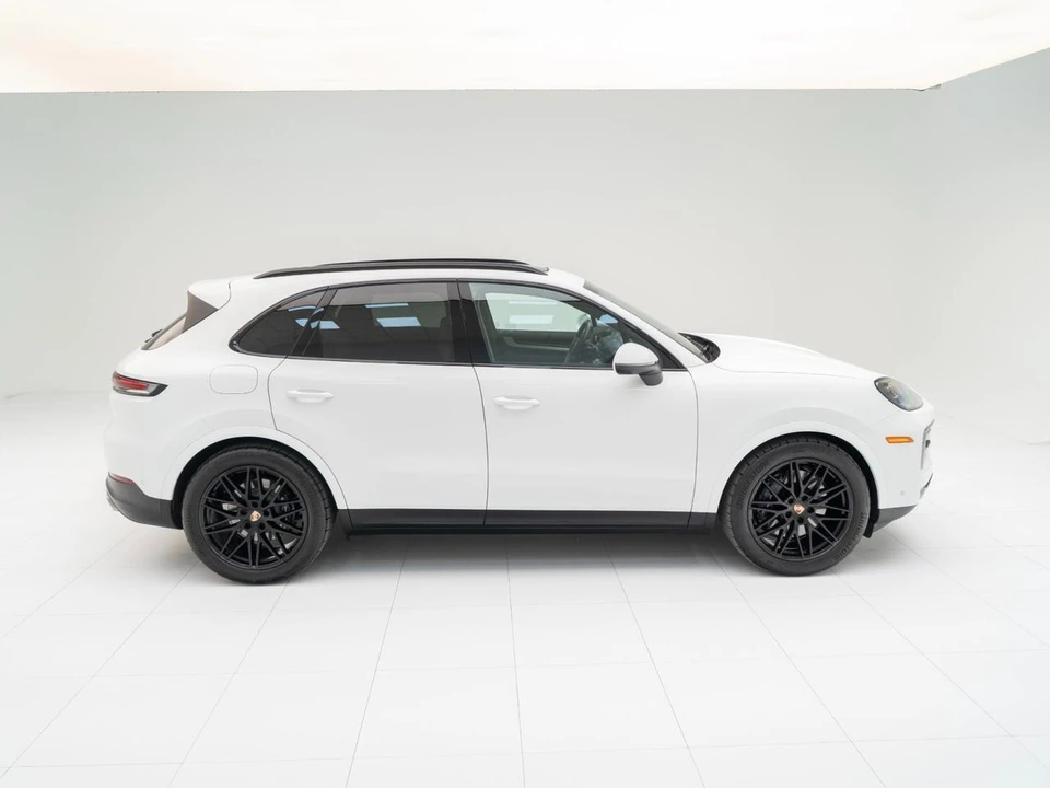 2026 Porsche 9Y0/9Y3 Cayenne - Image 9 of 31