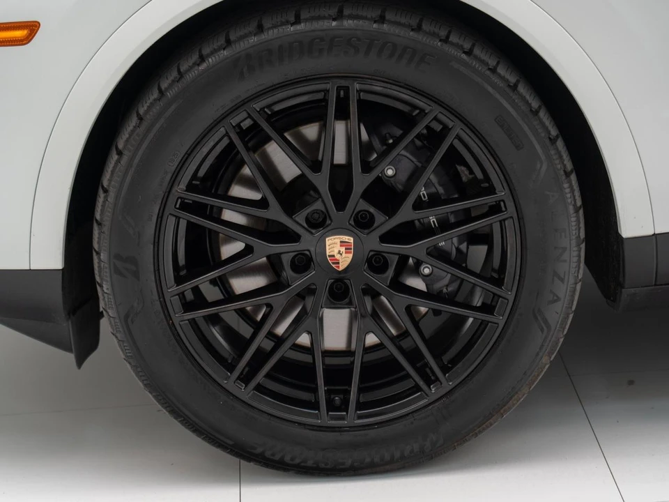 2026 Porsche 9Y0/9Y3 Cayenne - Image 13 of 31