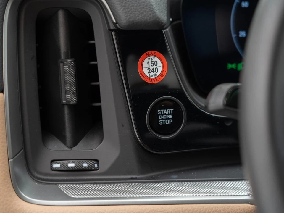 2026 Porsche 9Y0/9Y3 Cayenne - Image 28 of 31