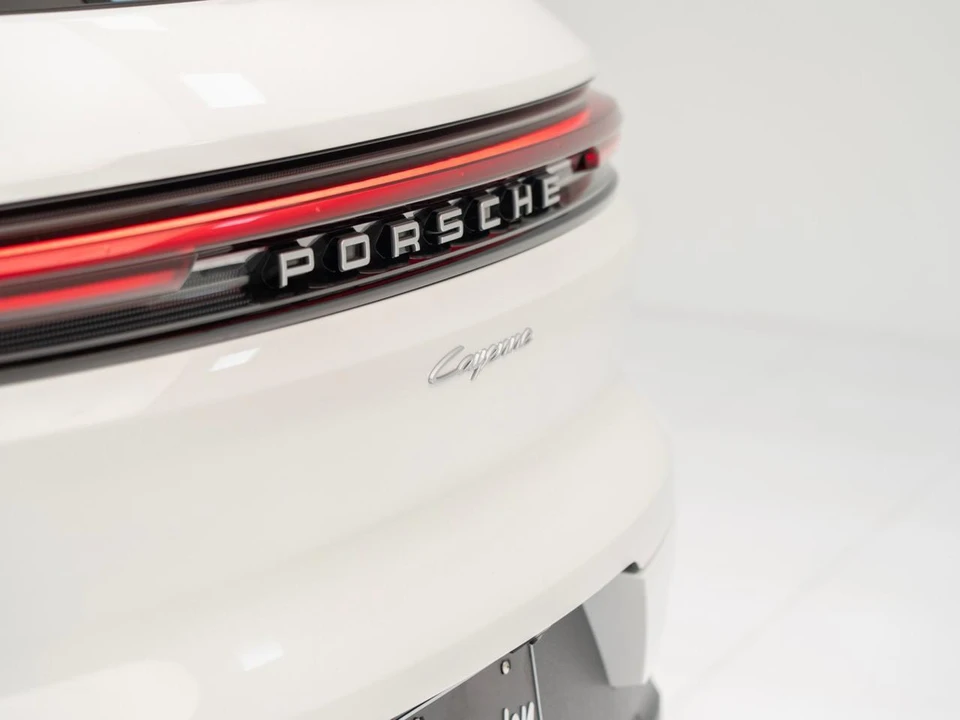 2026 Porsche 9Y0/9Y3 Cayenne - Image 14 of 31