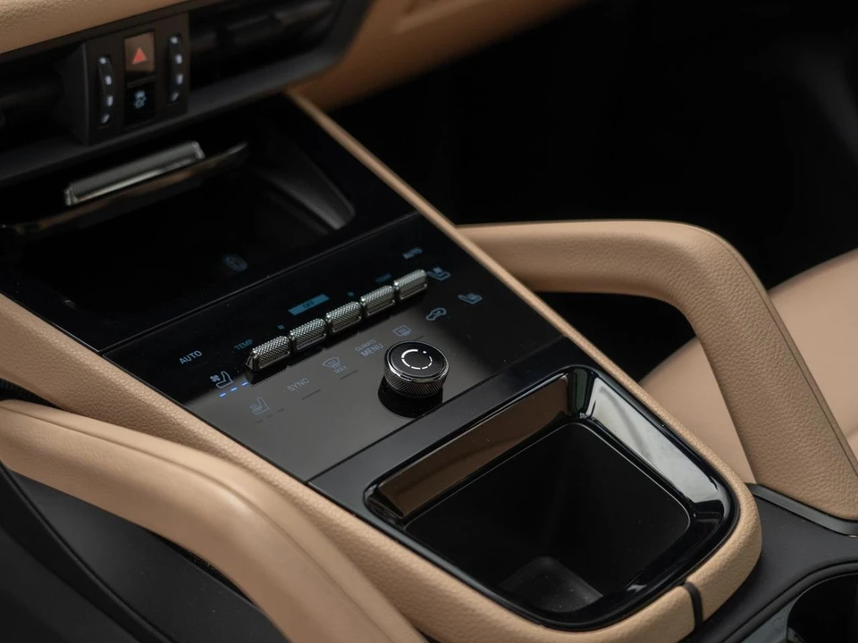 2026 Porsche 9Y0/9Y3 Cayenne - Image 26 of 31