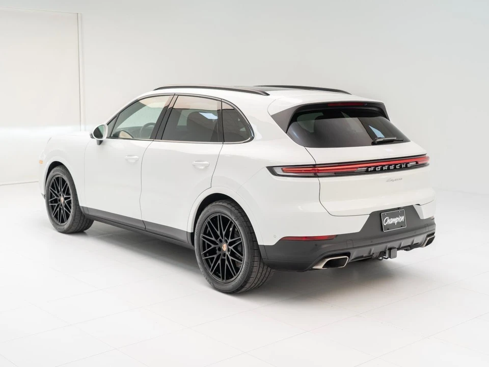 2026 Porsche 9Y0/9Y3 Cayenne - Image 4 of 31