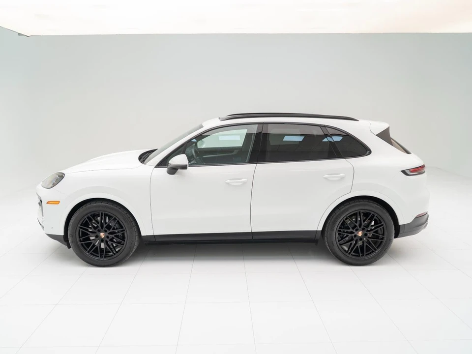 2026 Porsche 9Y0/9Y3 Cayenne - Image 3 of 31