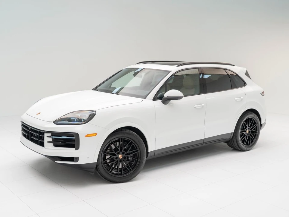2026 Porsche 9Y0/9Y3 Cayenne - Image 2 of 31