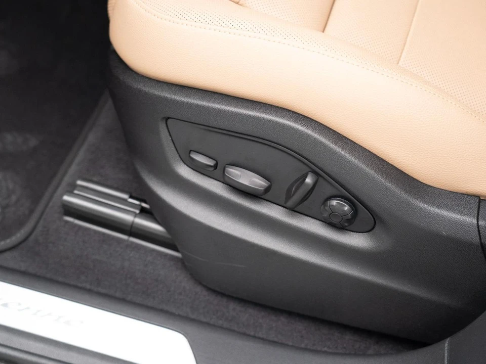 2026 Porsche 9Y0/9Y3 Cayenne - Image 16 of 31