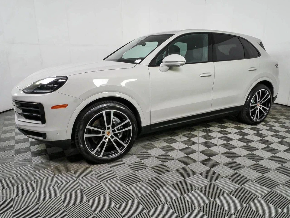 2026 Porsche 9Y0/9Y3 Cayenne - Image 2 of 5
