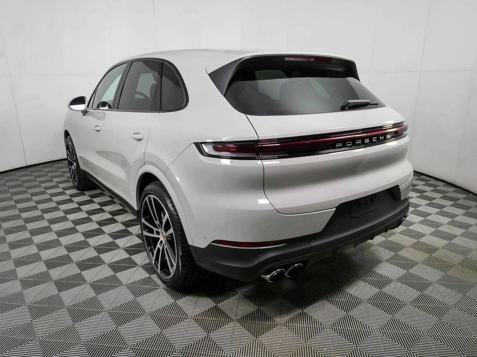 2026 Porsche 9Y0/9Y3 Cayenne - Image 3 of 5