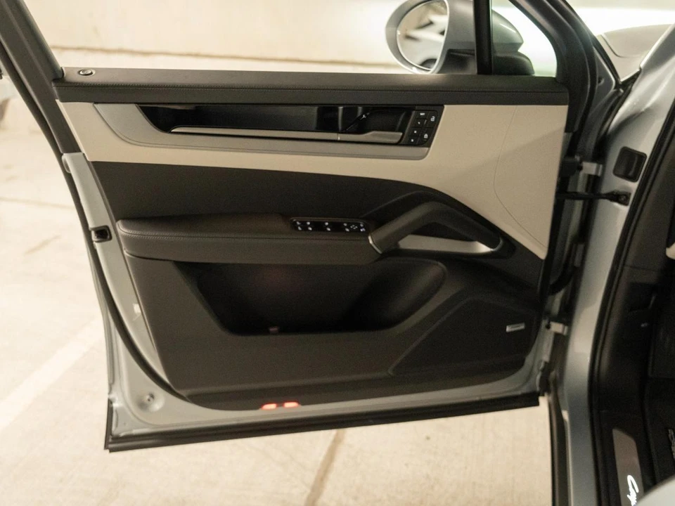 2026 Porsche 9Y0/9Y3 Cayenne - Image 16 of 28