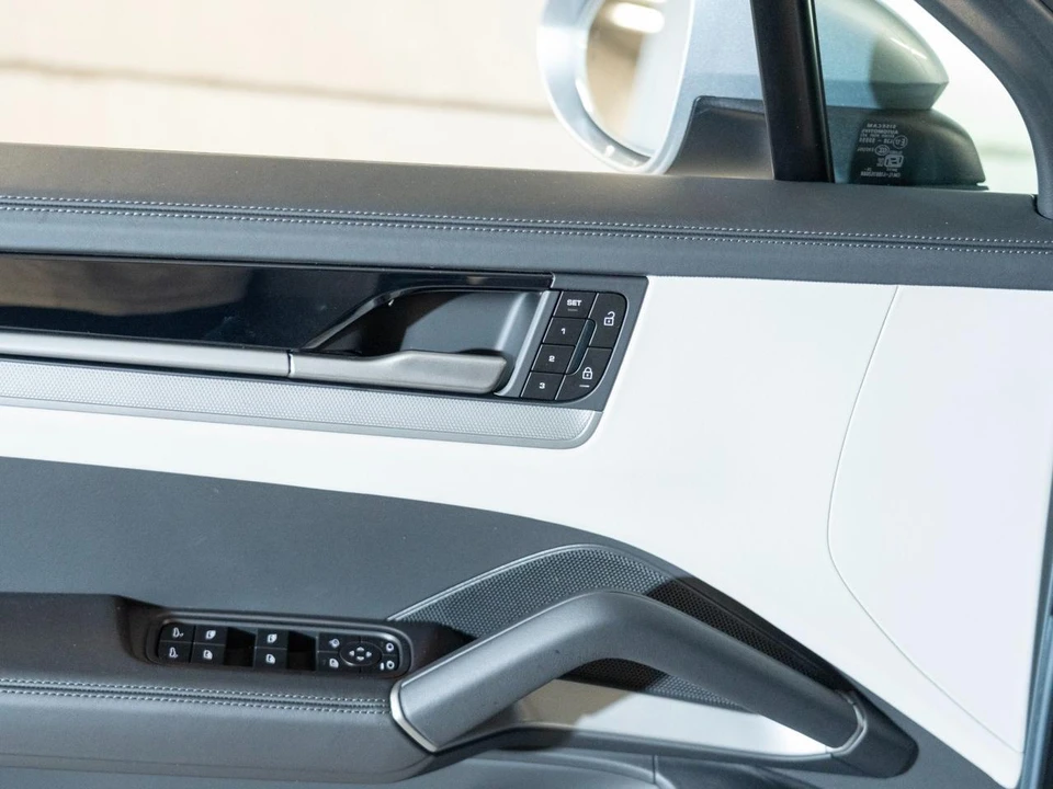 2026 Porsche 9Y0/9Y3 Cayenne - Image 17 of 28