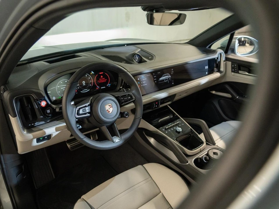 2026 Porsche 9Y0/9Y3 Cayenne - Image 4 of 28